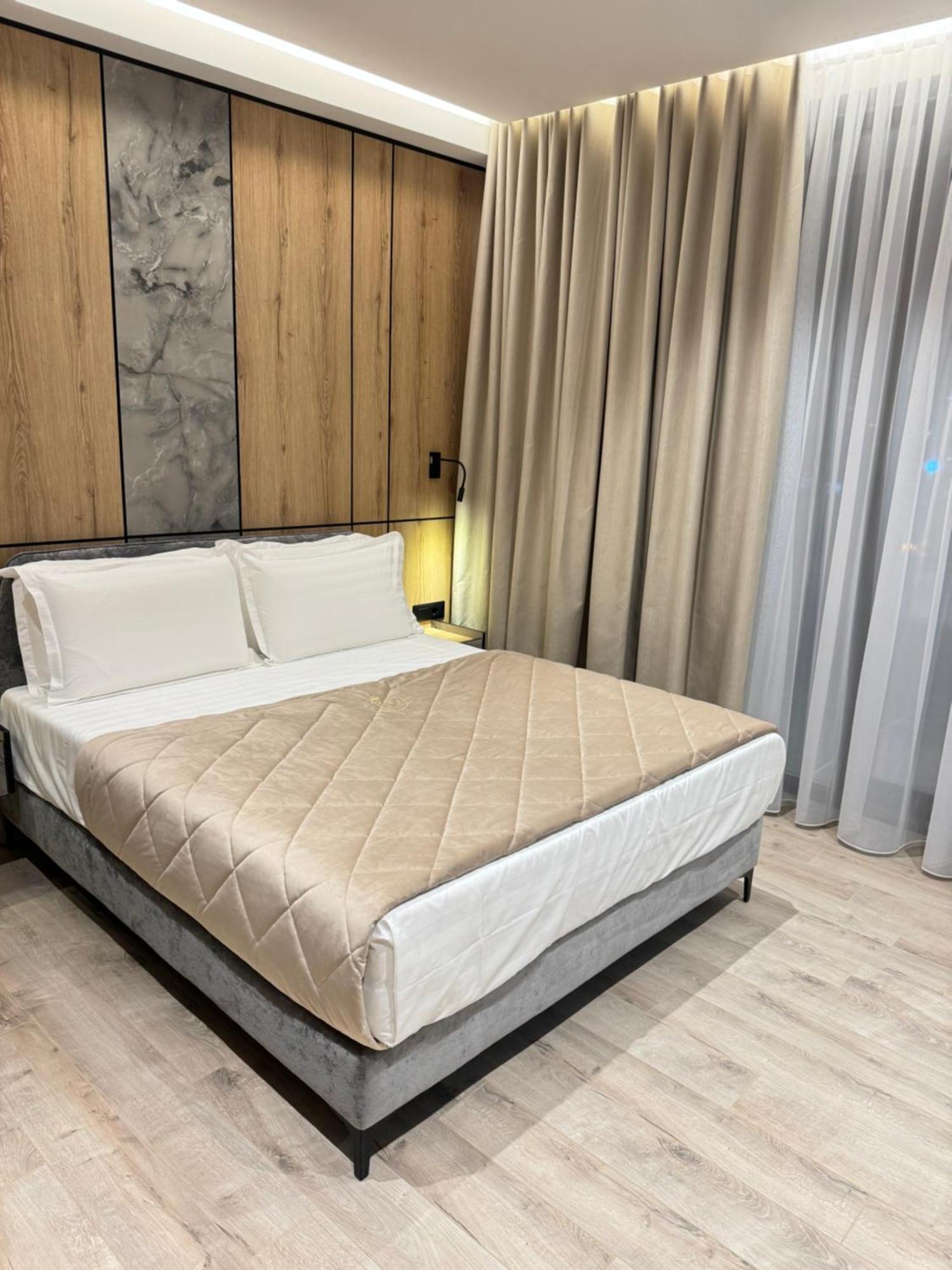 Joni Premium